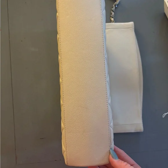 Chanel Authentic Hamptons Foldover Flap Bag Quilted Calfskin Tan Cream - Picture 4 of 14